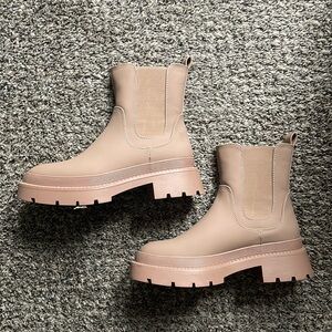 Tan Rubber Boots
